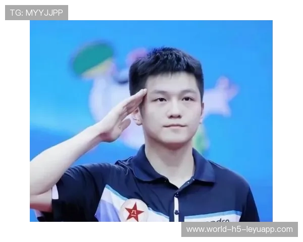 反手神球惊艳全场，尹航盛赞樊振东重回巅峰，尹航vs樊振东